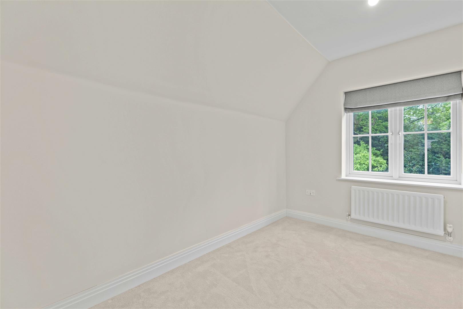Martin Avenue, Ascot